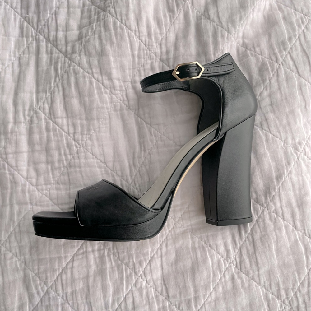 Franco Sarto black pumps - size 8.5 - like new condition!